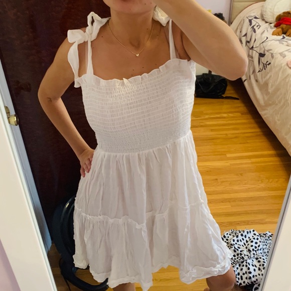 Fashionable white dress - Picture 2 of 5